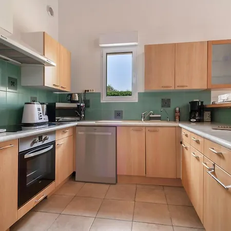 Maison 10p Au Calme 200m *